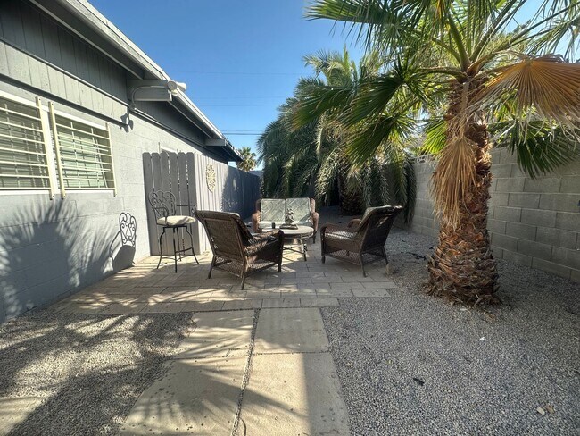 Building Photo - 3 Bedroom Townhouse
