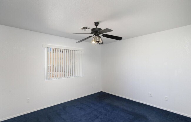 Building Photo - 3 Bedroom - 2 Bath Pool Home