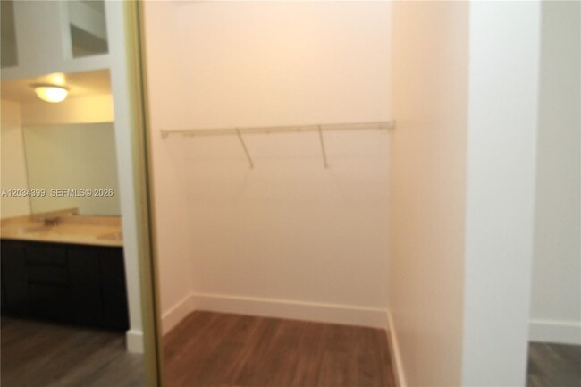Building Photo - 1423 Avon Ln