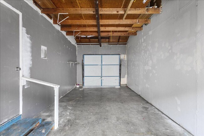 Building Photo - 267 Flint Ct