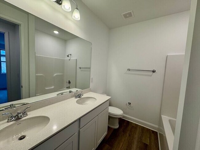 Building Photo - MOVE IN SPECIAL-3 bedroom with study/flex/office/keeping room