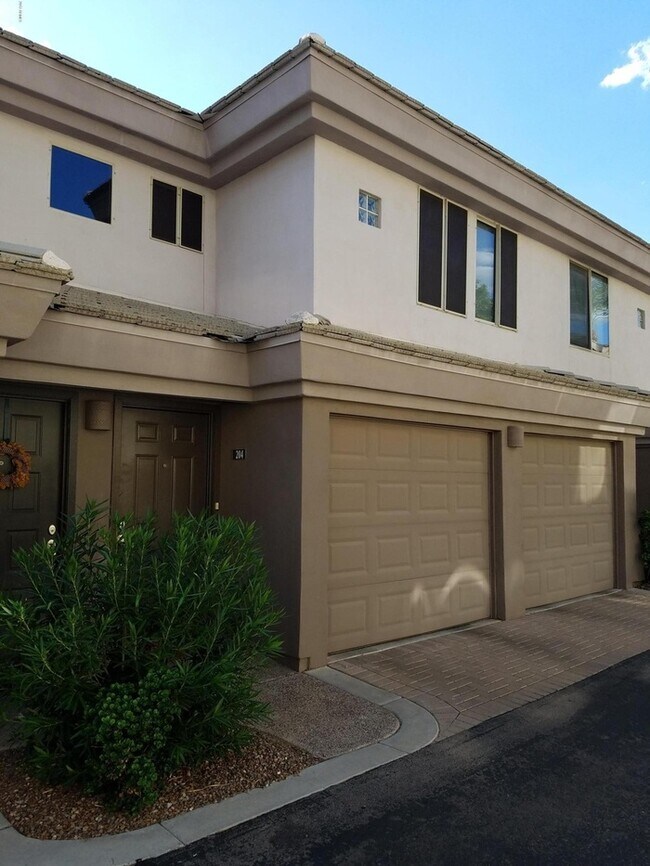 Building Photo - Stunning 2-bedroom 2-bath Condo with a 1 car garage