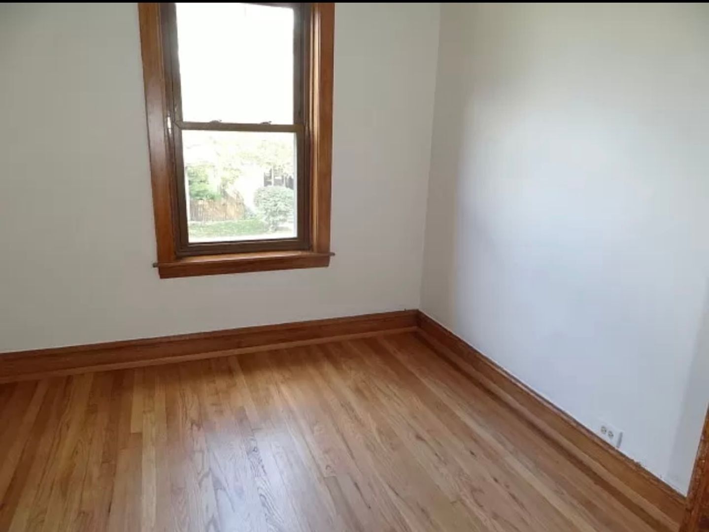 Building Photo - 5219 W Cuyler Ave