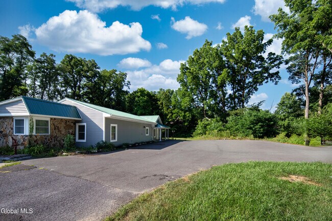 Building Photo - 489 Grooms Rd