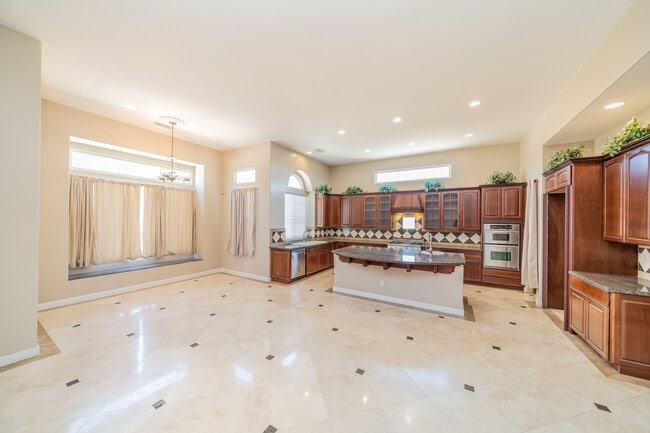 Building Photo - 17425 Cyrus Ln