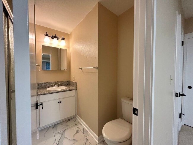 Building Photo - Serene 2 Bed, 2 Bath Updated Hidden Gem!