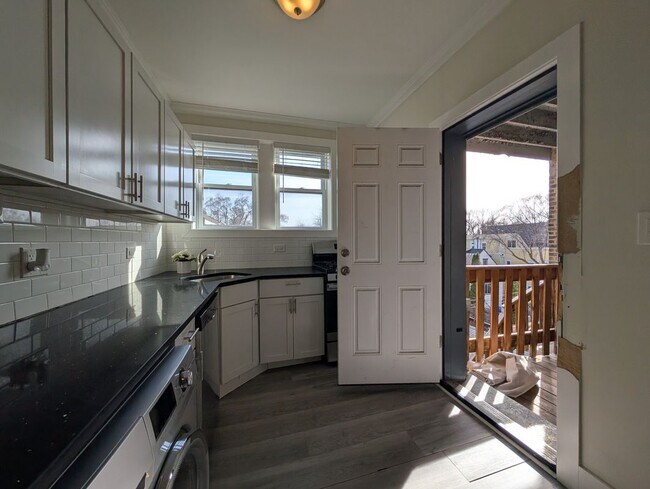 Building Photo - 3819.5 Greenview, Unit 2W