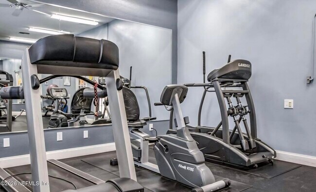 Building Photo - 10550 Baymeadows Rd