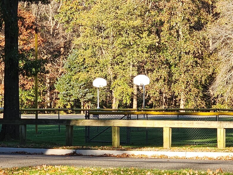 Building Photo - 296 Hockhockson