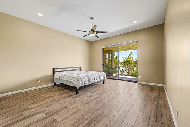 Building Photo - 7825 E San Carlos Rd