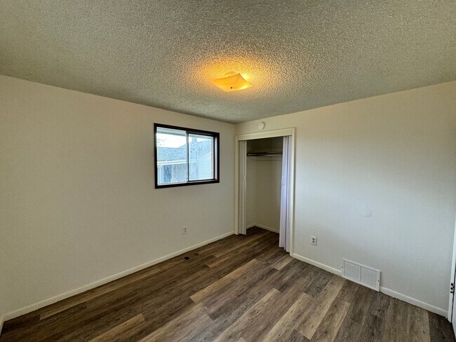 Building Photo - 1226 E North Ave