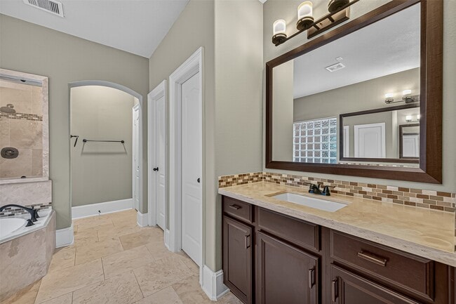 Building Photo - 8338 Sedona Ridge Dr