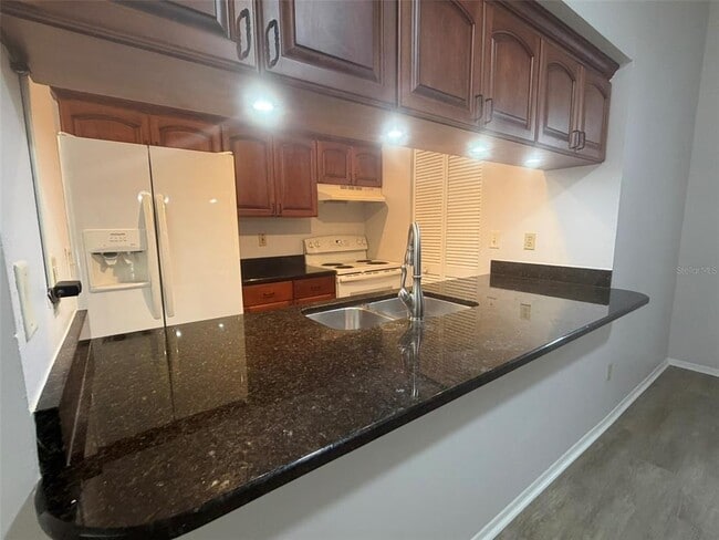 Building Photo - 3781 Lake Shore Dr