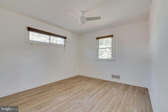Building Photo - 869 Patrick Henry Dr
