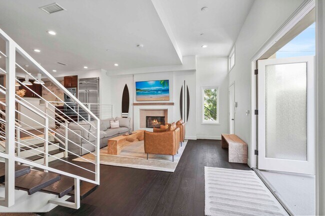 Building Photo - 9842 Portola Dr
