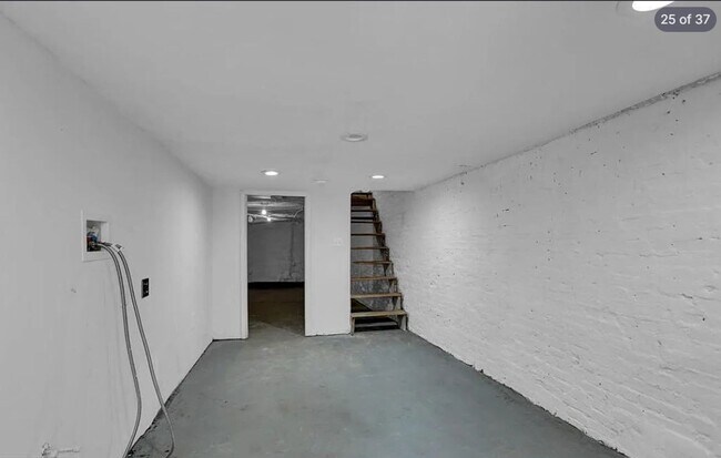 Building Photo - 1520 Holbrook St