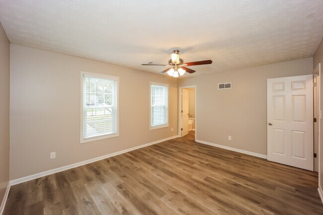 Building Photo - 233 Northbridge Dr