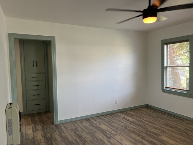 Building Photo - Remodeled Studio