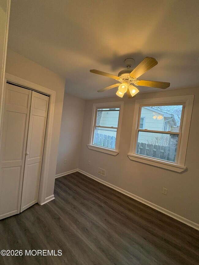 Building Photo - 211 Anthony Ave