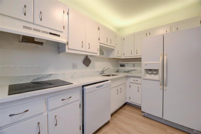 Building Photo - 1001 91st St