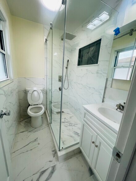 Building Photo - 160 Laconia Ave