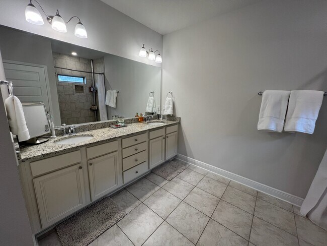 Building Photo - 8026 Burnside Lp