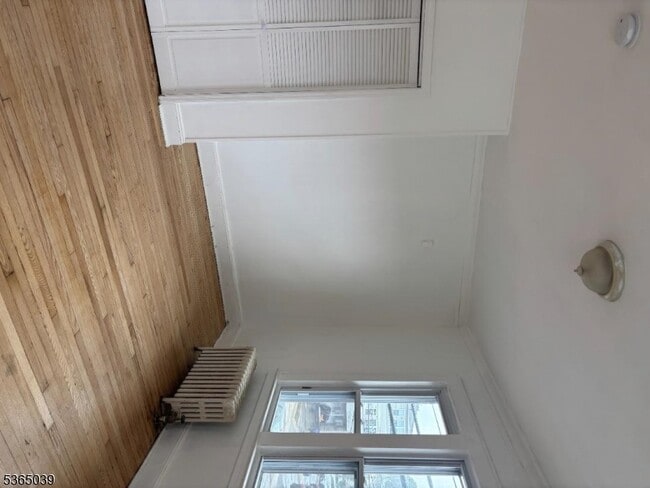 Primary Photo - 114 Broughton Ave