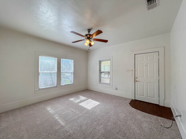 Building Photo - 1201 Bolivar St