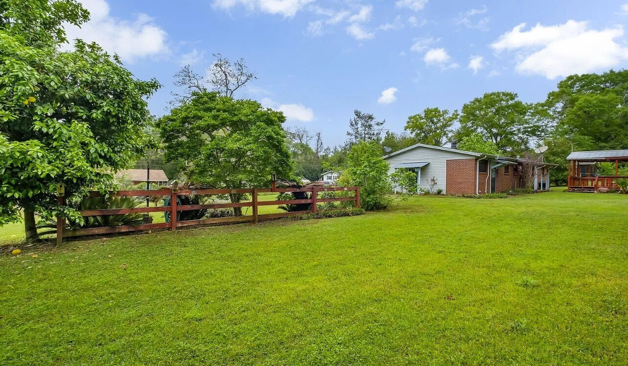 Back far corner - 1927 Grimes Ln