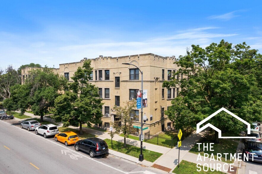 Building Photo - 1944 W Wilson Ave