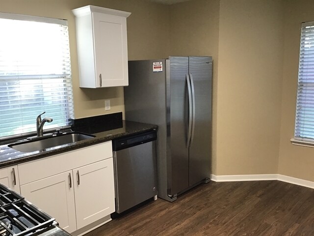 Building Photo - 1703 Oak Valley Dr