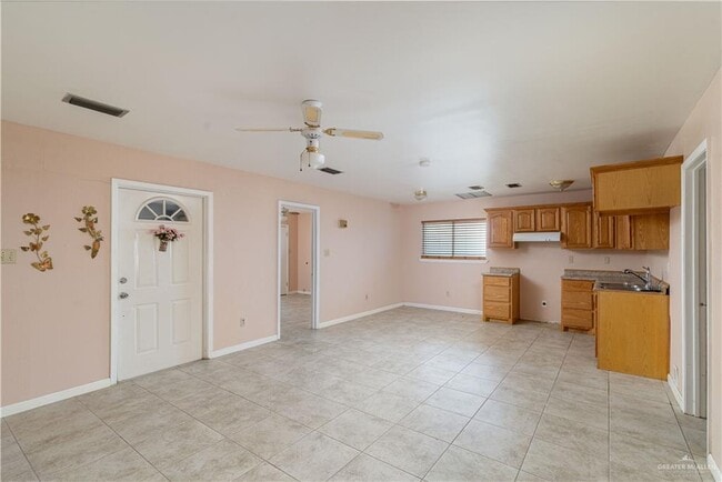 Building Photo - 17 Village Square