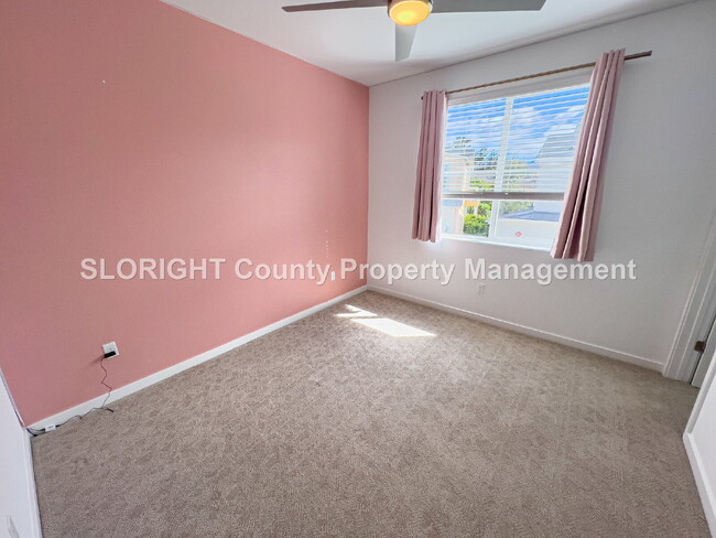 Building Photo - AVAILABLE NOW - 3 Bed/ 3 Bath Beautiful SL...