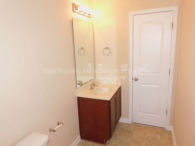 Building Photo - 3918 Mountainridge Dr