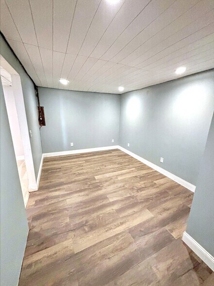 Building Photo - 813 Big Bend Woods Dr