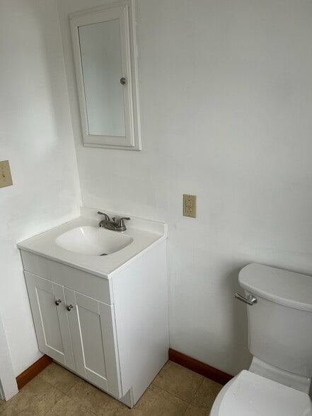 Bathroom - 1921 N James St