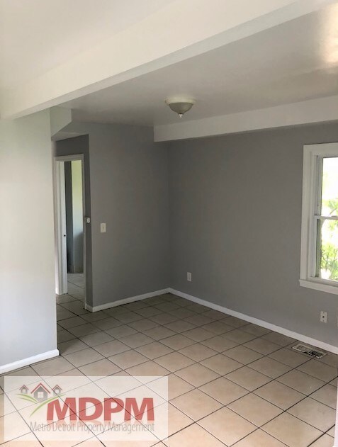 Building Photo - 95 E Rowland Ave