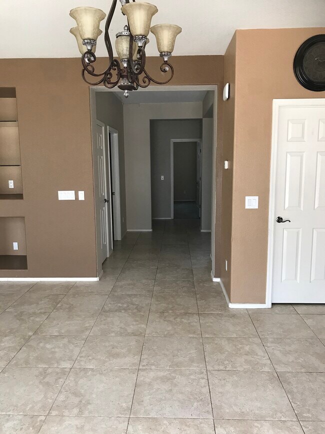 Building Photo - 18686 E Mockingbird Dr