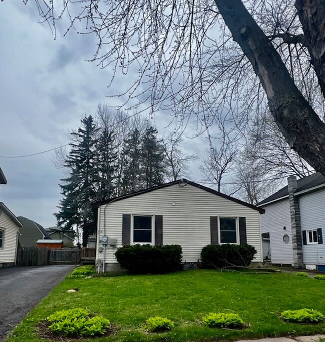 Building Photo - Single Family Home - 2 Beds, 1 Bath- Baldw...