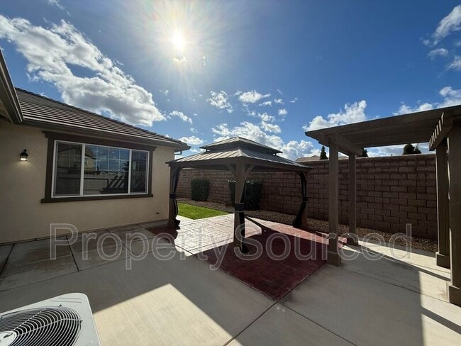 Building Photo - 1697 W Woodward Ave