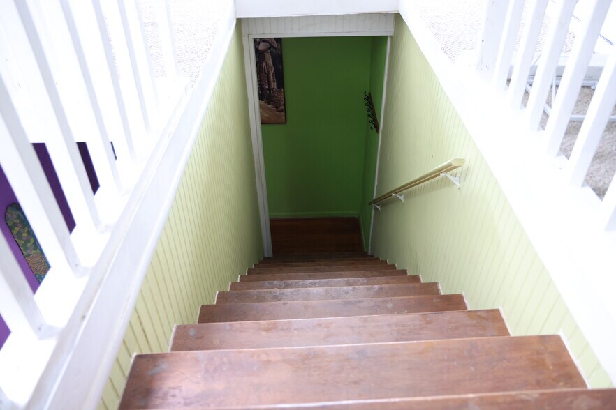 Building Photo - 405 W Drew St