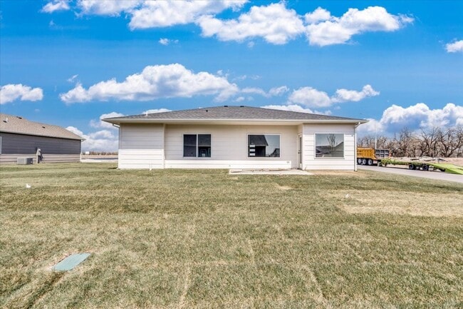 Building Photo - Beautiful Single Family Home!
