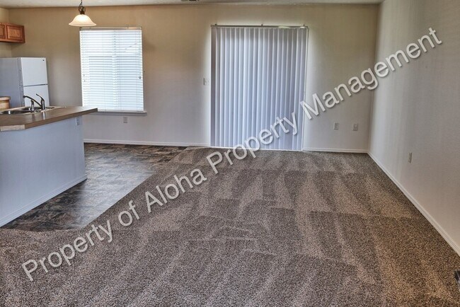 Building Photo - 1071 W Pine Ave