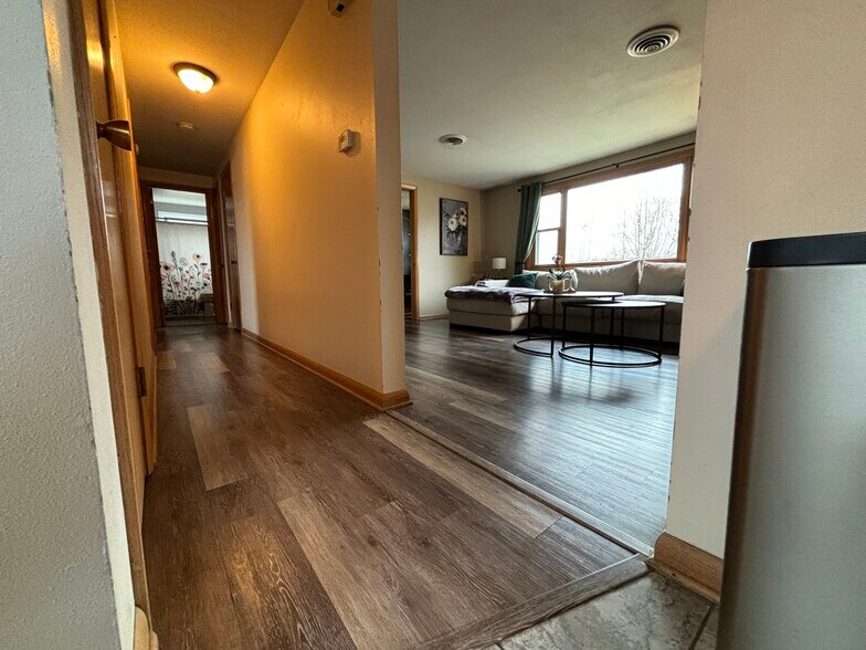 Hallway/living room - 1703 E Morgan Ave
