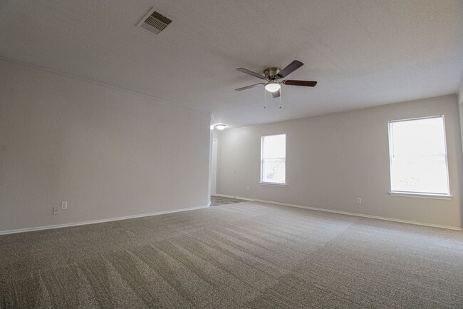 Building Photo - 511 Mathis Mdw