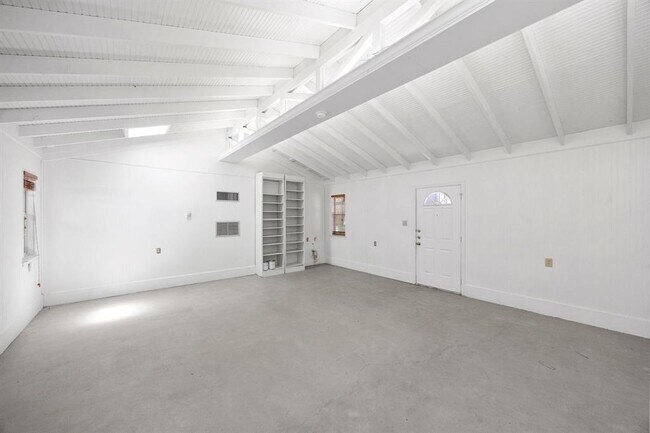 Building Photo - 11205 D-K Ranch Rd