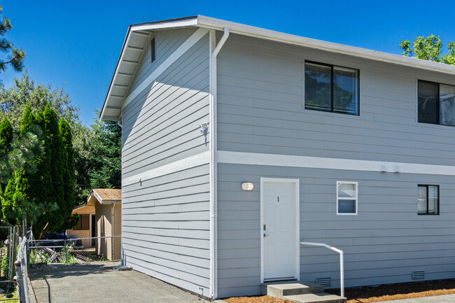 Building Photo - 503 Houser Way S