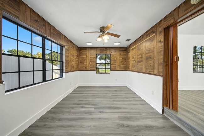 Building Photo - 4613 W Fair Oaks Ave