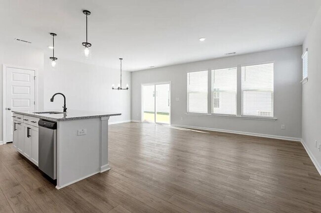 Building Photo - 51 Pansy Pk