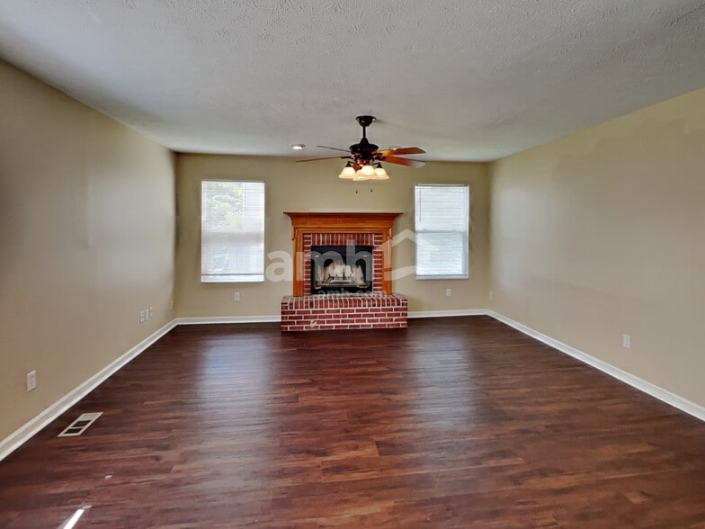 Building Photo - 7799 Cobblesprings Dr